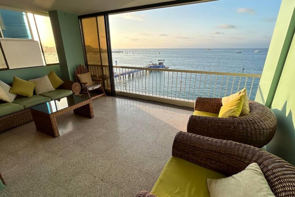 Beachfront In Malecom Apartment Salinas (Santa Elena)